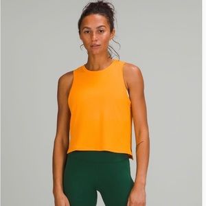 Lululemon train to be sz 6